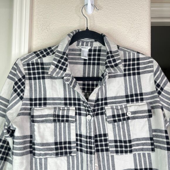 FOREVER 21 Women Off -White & Black Regular Fit Checked Casual Fit Size M # 704 - Picture 4 of 12